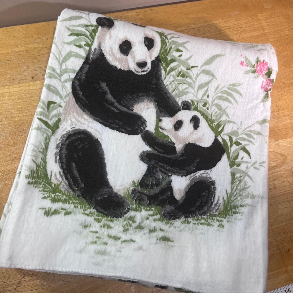 Vtg WPL 1675 Panda Bear Fleece Blanket White 72x86 Large Plush Nature Throw